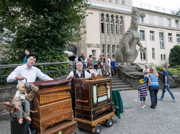 Drehorgelduo mit Drehorgel